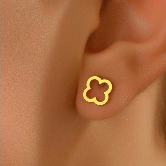 Gold Clover Stud Earrings - Picture 1 of 2